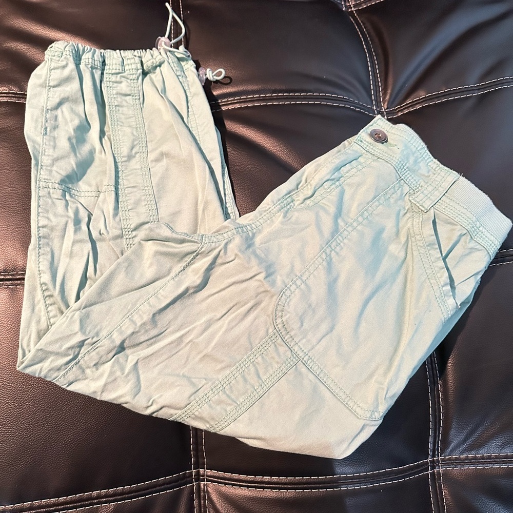 Style Capris Pants Size 6. Light  Green Pants Good condition